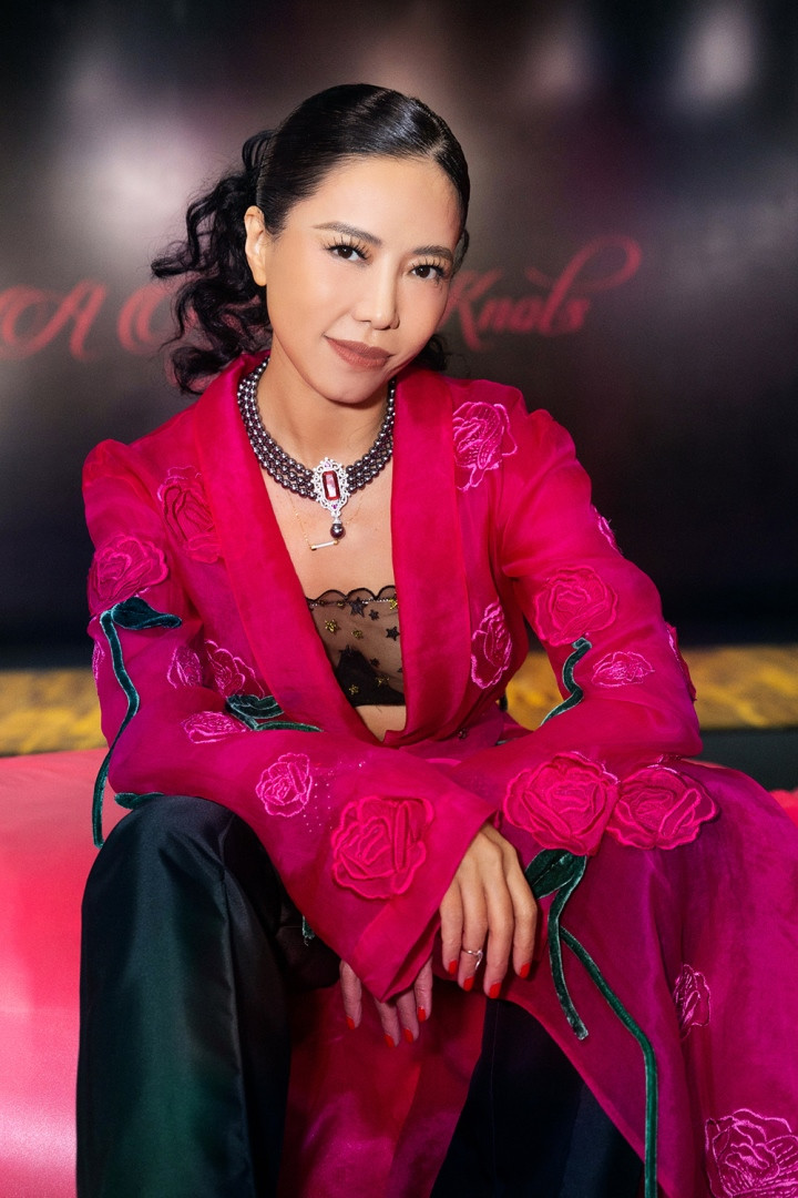 NTK Hà Linh Thư gây ấn tượng với BST lấy cảm hứng từ nghệ thuật Chèo ảnh 2 NTK Hà Linh Thư gây ấn tượng với BST lấy cảm hứng từ nghệ thuật Chèo ảnh 2