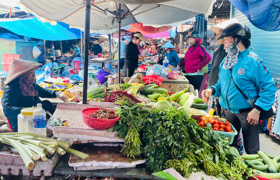 Cơ sở hạ tầng thương mại là một trong những yếu tố quan trọng để phát triển thương mại tại vùng nông thôn và miền núi. Ảnh: Vũ Thảo Cơ sở hạ tầng thương mại là một trong những yếu tố quan trọng để phát triển thương mại tại vùng nông thôn và miền núi. Ảnh: Vũ Thảo