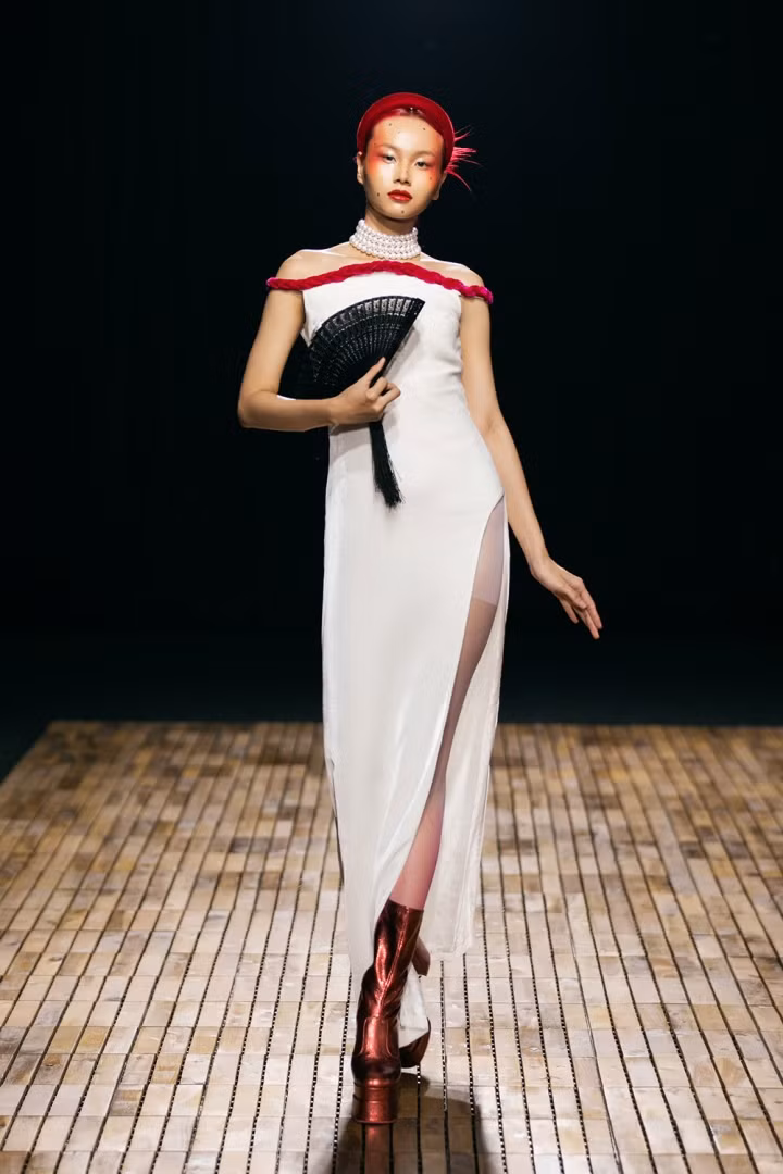 NTK Hà Linh Thư gây ấn tượng với BST lấy cảm hứng từ nghệ thuật Chèo ảnh 10