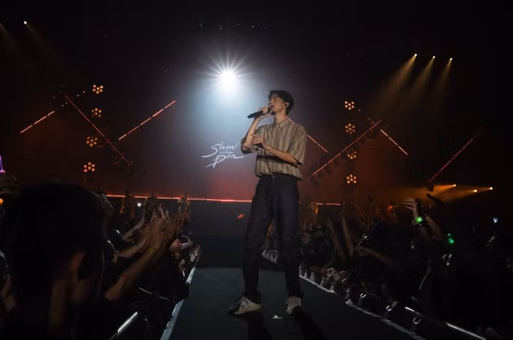 Show của Đen - liveshow ấn tượng, khắc họa trọn vẹn sự trưởng thành và thay đổi trong âm nhạc của Đen từ năm 2019 đến 2023.