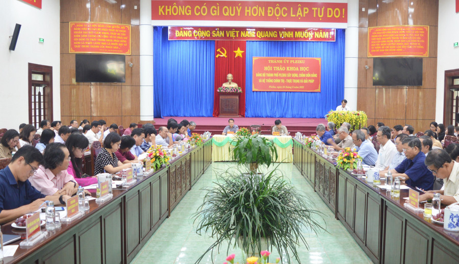 Các đại biểu dự hội thảo khoa học với chủ đề “Đảng bộ TP. Pleiku xây dựng, chỉnh đốn Đảng và hệ thống chính trị-Thực trạng và giải pháp”. Ảnh: Phương Dung Các đại biểu dự hội thảo khoa học với chủ đề “Đảng bộ TP. Pleiku xây dựng, chỉnh đốn Đảng và hệ thống chính trị-Thực trạng và giải pháp”. Ảnh: Phương Dung