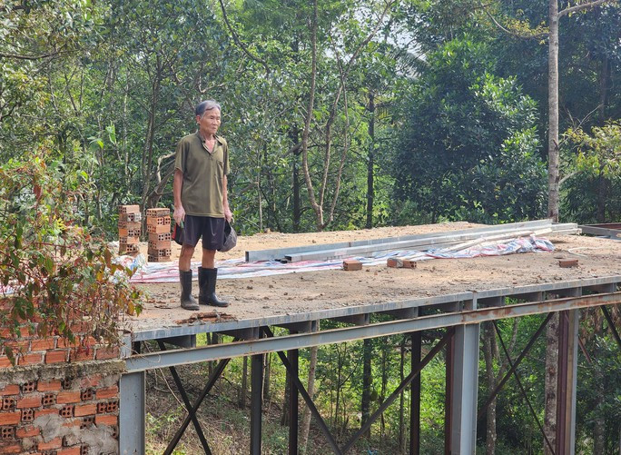 Một căn nhà bị tháo dỡ một phần do xây dựng trái phép trong vùng dự án Một căn nhà bị tháo dỡ một phần do xây dựng trái phép trong vùng dự án