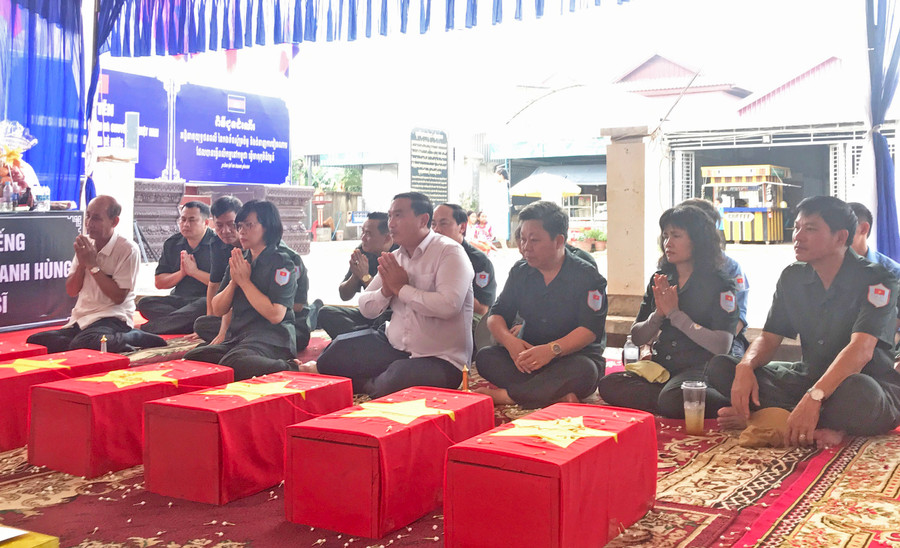 Quang cảnh lễ cầu siêu cho các liệt sĩ tại tỉnh Preah Vihear (Campuchia). Ảnh: Đoàn Bình Quang cảnh lễ cầu siêu cho các liệt sĩ tại tỉnh Preah Vihear (Campuchia). Ảnh: Đoàn Bình