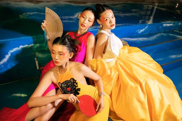 NTK Hà Linh Thư gây ấn tượng với BST lấy cảm hứng từ nghệ thuật Chèo ảnh 9