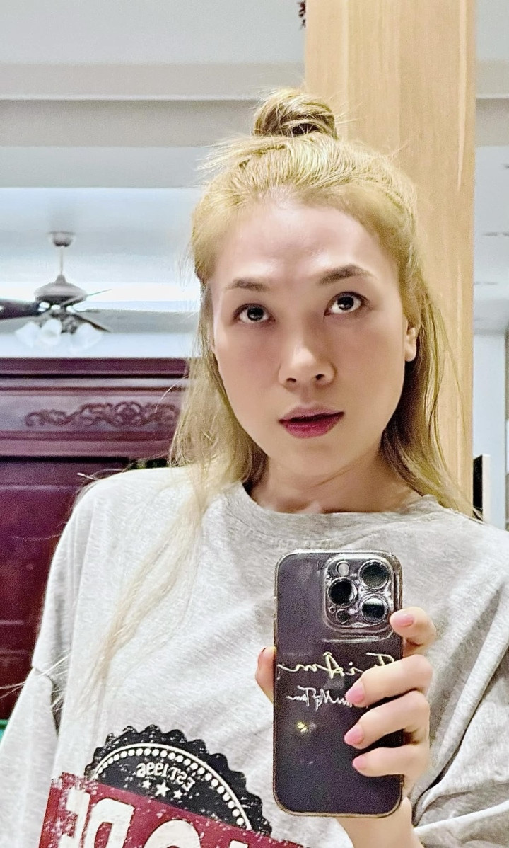 Sao Việt 25/5: Siu Black trẻ trung với tóc ngắn, Việt Hương khoe ảnh năm 17 tuổi ảnh 11 Sao Việt 25/5: Siu Black trẻ trung với tóc ngắn, Việt Hương khoe ảnh năm 17 tuổi ảnh 11