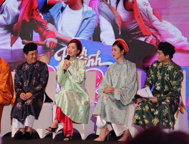 Bích Phương tiết lộ lý do chưa từng tham gia chương trình truyền hình thực tế - Ảnh 2. Bích Phương thừa nhận khó thích nghi và hòa nhập cùng các nghệ sĩ trong ngày đầu tham gia Hành trình rực rỡ. Ảnh: M.K