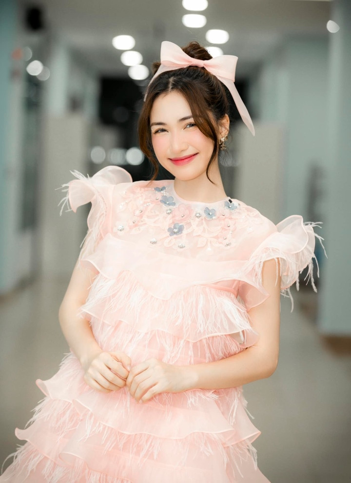 Nữ ca sĩ nhận được nhiều lời khen ngợi về hành động này. Nữ ca sĩ nhận được nhiều lời khen ngợi về hành động này.