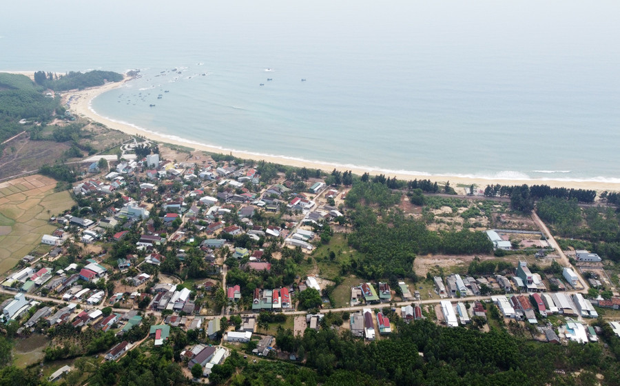 Vùng biển Lộ Diêu - nơi dự kiến sẽ nhường chỗ cho tổ hợp gang thép Long Sơn Vùng biển Lộ Diêu - nơi dự kiến sẽ nhường chỗ cho tổ hợp gang thép Long Sơn