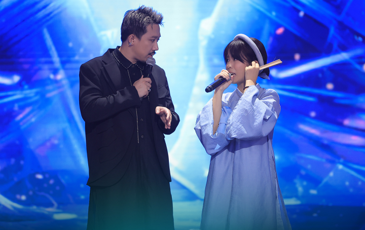 Cadmium xuất hiện với tạo hình nền nã, khác hẳn các rapper khác. Cadmium xuất hiện với tạo hình nền nã, khác hẳn các rapper khác.