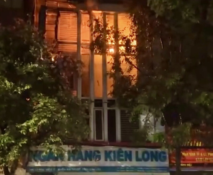 Cháy lớn tại ngân hàng Kiên Long (chi nhánh Đắk Lắk). Cháy lớn tại ngân hàng Kiên Long (chi nhánh Đắk Lắk).