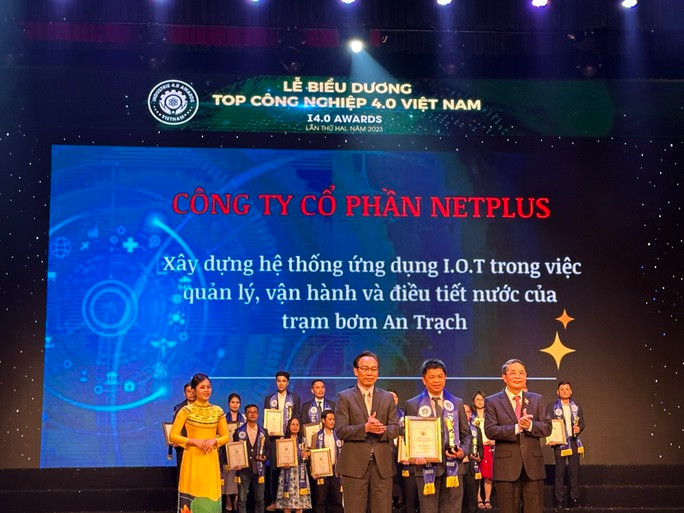 Đà Nẵng lần thứ 2 được vinh danh trong lĩnh vực chuyển đổi số - Ảnh 4. Đại diện Công ty CP NETPLUS nhận vinh danh