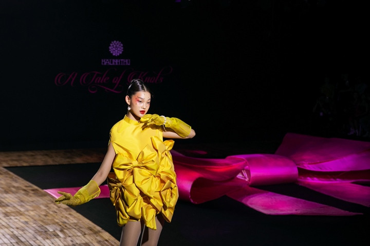 NTK Hà Linh Thư gây ấn tượng với BST lấy cảm hứng từ nghệ thuật Chèo ảnh 7 NTK Hà Linh Thư gây ấn tượng với BST lấy cảm hứng từ nghệ thuật Chèo ảnh 7