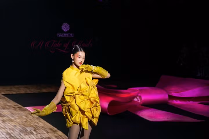 NTK Hà Linh Thư gây ấn tượng với BST lấy cảm hứng từ nghệ thuật Chèo ảnh 7