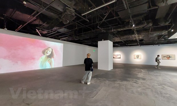 Triển lãm gồm các tác phẩm ưng ý nhất của 6 nghệ sỹ thành danh. Ảnh: Minh Thu/Vietnam+ Triển lãm gồm các tác phẩm ưng ý nhất của 6 nghệ sỹ thành danh. Ảnh: Minh Thu/Vietnam+