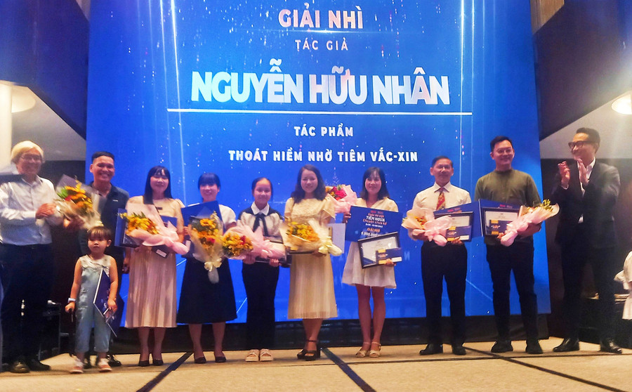 Võ Thị Mỹ Hạnh thứ năm từ phải vào. Ảnh: Trọng Ân