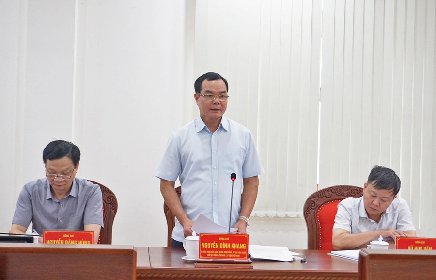 Chủ tịch Tổng Liên đoàn Lao động Việt Nam Nguyễn Đình Khang phát biểu tại buổi làm việc. Ảnh: P.D Chủ tịch Tổng Liên đoàn Lao động Việt Nam Nguyễn Đình Khang phát biểu tại buổi làm việc. Ảnh: P.D