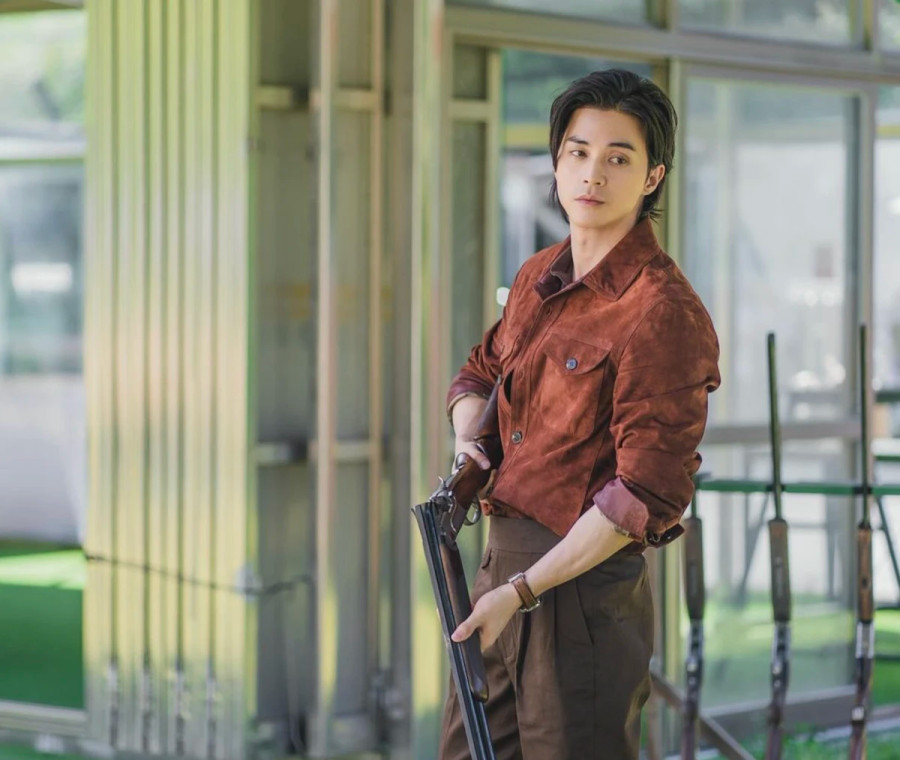 Trong Trò chơi tử thần, Kim Ji Hoon hóa thân thành tên tài phiệt biến thái Park Tae Woo, con trai đầu lòng của người đứng đầu tập đoàn Taeksang. Hắn luôn không từ thủ đoạn để thỏa mãn tham vọng của mình. Khán giả nhận xét Kim Ji Hoon thể hiện thành công Park Tae Woo có vấn đề về tâm lý lẫn xu hướng bạo lực trầm trọng Trong Trò chơi tử thần, Kim Ji Hoon hóa thân thành tên tài phiệt biến thái Park Tae Woo, con trai đầu lòng của người đứng đầu tập đoàn Taeksang. Hắn luôn không từ thủ đoạn để thỏa mãn tham vọng của mình. Khán giả nhận xét Kim Ji Hoon thể hiện thành công Park Tae Woo có vấn đề về tâm lý lẫn xu hướng bạo lực trầm trọng