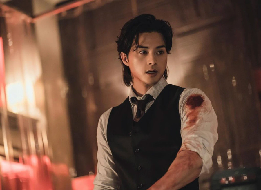 Trước giới truyền thông, Kim Ji Hoon tiết lộ nhân vật Park Tae Woo không có trong nguyên tác truyện tranh mà được tạo ra cho riêng bộ phim. Nam thần 8X miêu tả đây là một trong những vai diễn mang tính thử thách nhất mà anh từng đóng cho đến nay, vì hầu hết các cảnh quay của Park Tae Woo trong phim đều quá cực đoan Trước giới truyền thông, Kim Ji Hoon tiết lộ nhân vật Park Tae Woo không có trong nguyên tác truyện tranh mà được tạo ra cho riêng bộ phim. Nam thần 8X miêu tả đây là một trong những vai diễn mang tính thử thách nhất mà anh từng đóng cho đến nay, vì hầu hết các cảnh quay của Park Tae Woo trong phim đều quá cực đoan