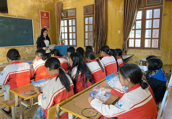 Các trường học trên địa bàn tỉnh Sơn La đã đẩy mạnh tuyên truyền giáo dục giới tính. Các trường học trên địa bàn tỉnh Sơn La đã đẩy mạnh tuyên truyền giáo dục giới tính.