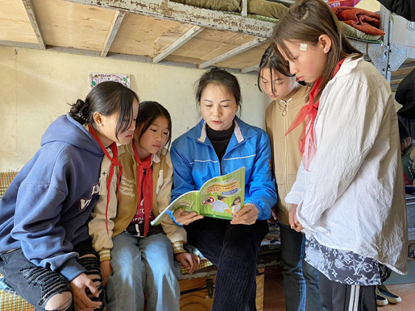 Tảo hôn và hôn nhân cận huyết là một trong những nguyên nhân dẫn đến đói nghèo. Tảo hôn và hôn nhân cận huyết là một trong những nguyên nhân dẫn đến đói nghèo.