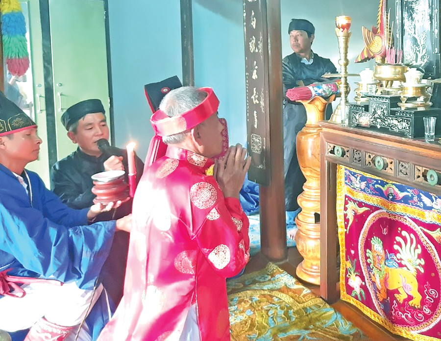 Nghi lễ cúng quý xuân. Ảnh: Đình Luân Nghi lễ cúng quý xuân. Ảnh: Đình Luân