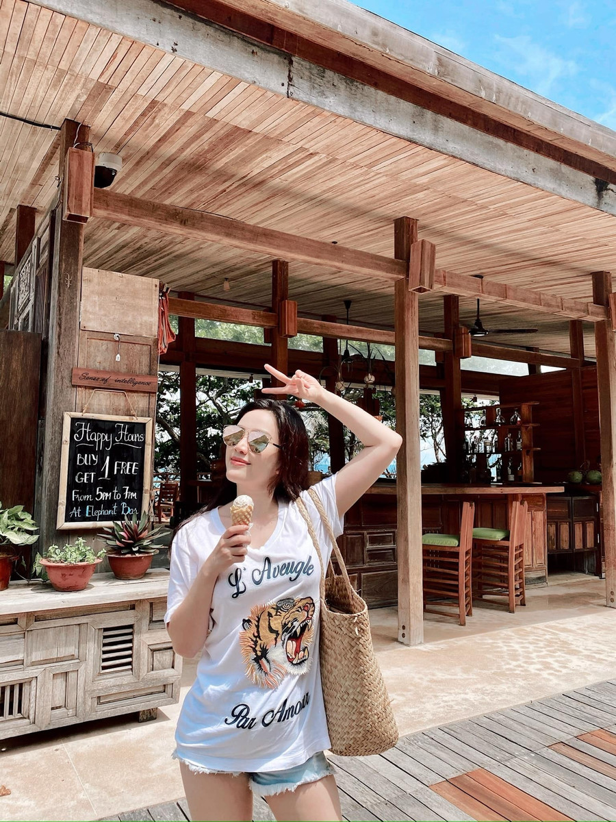 Bảo Thy đi biển giải nhiệt trong những ngày thời tiết nóng nực. Bảo Thy đi biển giải nhiệt trong những ngày thời tiết nóng nực.