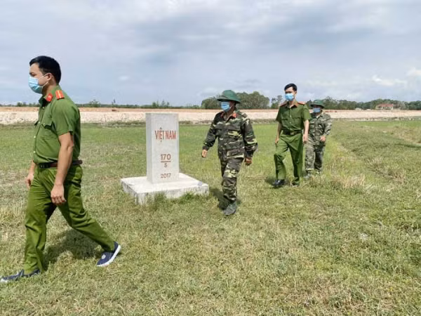 Tuần tra đảm bảo an ninh, trật tự trên tuyến biên giới.