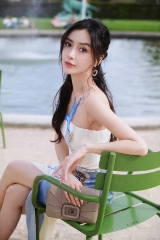 Angelababy buộc phải "nghỉ ngơi" kể từ sau nghi vấn tới xem màn trình diễn tại Crazy Horse của Lisa Angelababy buộc phải "nghỉ ngơi" kể từ sau nghi vấn tới xem màn trình diễn tại Crazy Horse của Lisa