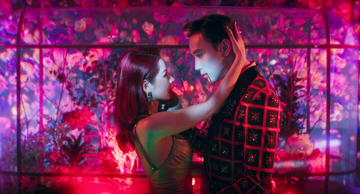 Chi Pu và Thuận Nguyễn có nhiều cảnh tình tứ. Chi Pu và Thuận Nguyễn có nhiều cảnh tình tứ.