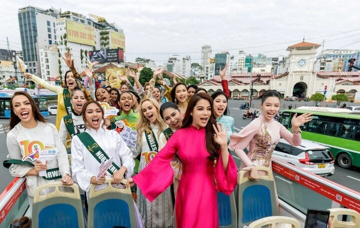 Là trưởng BTC cuộc thi, Trương Ngọc Ánh cho biết Miss Earth 2023 không chỉ là một cuộc thi sắc đẹp nhiều ý nghĩa, mà còn là một sự kiện góp phần quảng bá du lịch, văn hóa và môi trường bền vững. "90 thí sinh của Miss Earth 2023 không chỉ đại diện cho vẻ đẹp nhan sắc, trí tuệ mà còn trở thành những đại sứ tuyệt vời quảng bá cho ngành du lịch cùng với sự phát triển đổi mới và những nỗ lực bảo vệ môi trường của TP.HCM”, cô nói. Là trưởng BTC cuộc thi, Trương Ngọc Ánh cho biết Miss Earth 2023 không chỉ là một cuộc thi sắc đẹp nhiều ý nghĩa, mà còn là một sự kiện góp phần quảng bá du lịch, văn hóa và môi trường bền vững. "90 thí sinh của Miss Earth 2023 không chỉ đại diện cho vẻ đẹp nhan sắc, trí tuệ mà còn trở thành những đại sứ tuyệt vời quảng bá cho ngành du lịch cùng với sự phát triển đổi mới và những nỗ lực bảo vệ môi trường của TP.HCM”, cô nói.