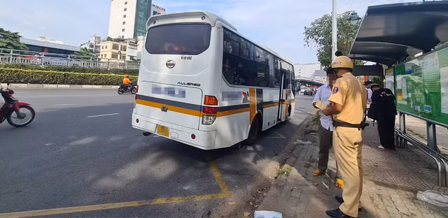 CSGT kiểm tra xe 51B-290.xx chiều 30.11