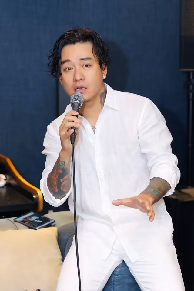 Ca sĩ Tuấn Hưng rút khỏi chương trình khởi động sự kiện Super Bowl 2023