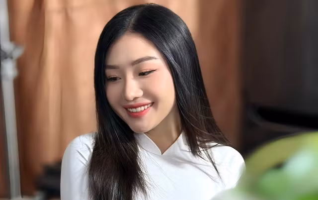 Ngoài giọng hát khỏe, My Phôn còn sở hữu nhan sắc xinh đẹp