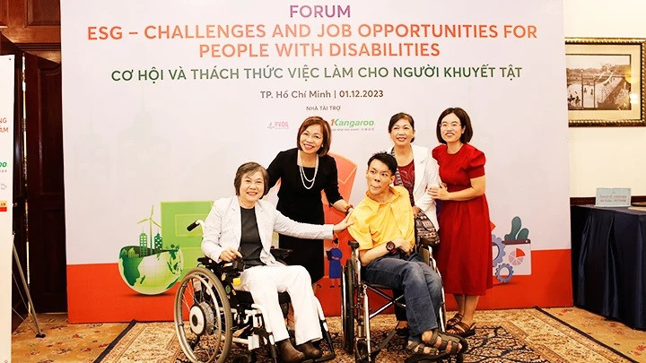 Người khuyết tật luôn cần những bệ đỡ để có được công việc phù hợp. Người khuyết tật luôn cần những bệ đỡ để có được công việc phù hợp.