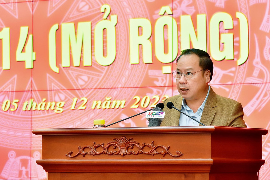 Phó Bí thư Thường trực Tỉnh ủy, Trưởng đoàn đại biểu Quốc hội tỉnh Châu Ngọc Tuấn báo cáo những kết quả đạt được trong năm 2023. Ảnh: Đ.T Phó Bí thư Thường trực Tỉnh ủy, Trưởng đoàn đại biểu Quốc hội tỉnh Châu Ngọc Tuấn báo cáo những kết quả đạt được trong năm 2023. Ảnh: Đ.T