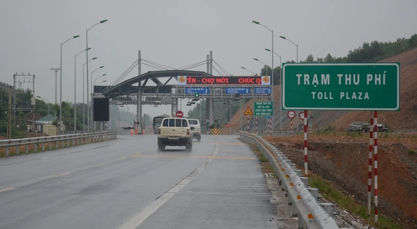 Bộ Giao thông Vận tải sẽ đề xuất các giải pháp cụ thể, khả thi xử lý vướng mắc, bất cập đối với một số dự án BOT. Ảnh: Việt Hùng/Vietnam+ Bộ Giao thông Vận tải sẽ đề xuất các giải pháp cụ thể, khả thi xử lý vướng mắc, bất cập đối với một số dự án BOT. Ảnh: Việt Hùng/Vietnam+