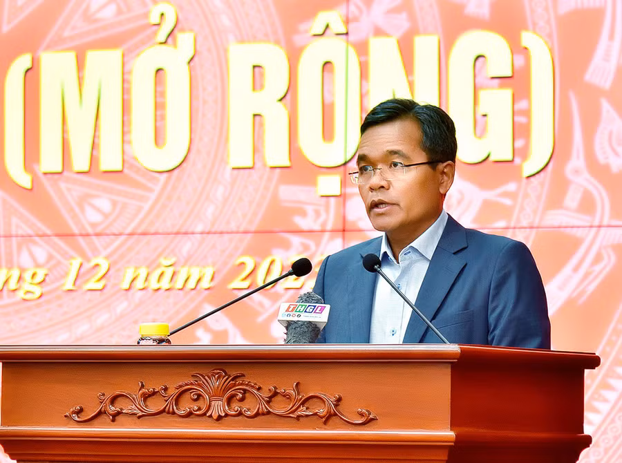 Ủy viên Ban Chấp hành Trung ương Đảng, Bí thư Tỉnh ủy, Chủ tịch HĐND tỉnh Hồ Văn Niên phát biểu chỉ đạo tại hội nghị. Ảnh: Đ.T Ủy viên Ban Chấp hành Trung ương Đảng, Bí thư Tỉnh ủy, Chủ tịch HĐND tỉnh Hồ Văn Niên phát biểu chỉ đạo tại hội nghị. Ảnh: Đ.T