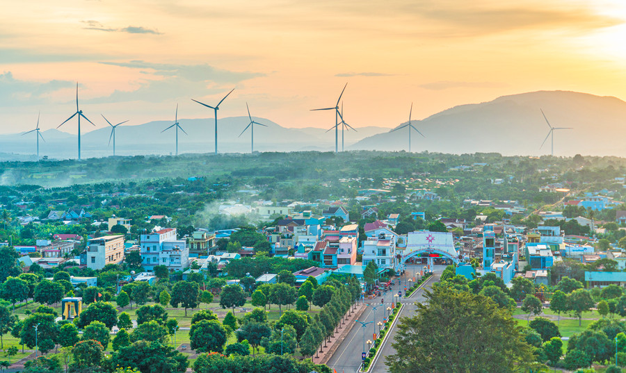 Gia Lai đặt mục tiêu đến năm 2025 sẽ thu hút và đưa vào hoạt động mới 3.000-3.500 MW với tổng vốn đầu tư dự kiến khoảng trên 156.000 tỷ đồng ở lĩnh vực công nghiệp năng lượng tái tạo. Ảnh: Phạm Quý Gia Lai đặt mục tiêu đến năm 2025 sẽ thu hút và đưa vào hoạt động mới 3.000-3.500 MW với tổng vốn đầu tư dự kiến khoảng trên 156.000 tỷ đồng ở lĩnh vực công nghiệp năng lượng tái tạo. Ảnh: Phạm Quý