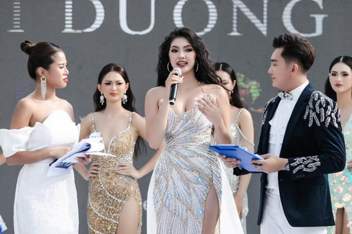 Trần Thị Thu Uyên trả lời ứng xử. Trần Thị Thu Uyên trả lời ứng xử.