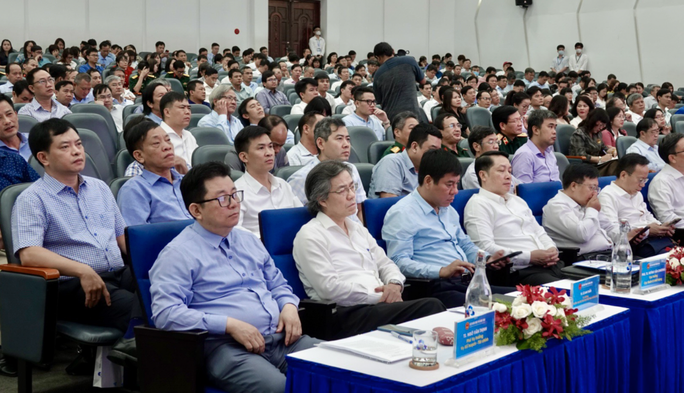 Bộ trưởng Nguyễn Kim Sơn chỉ đạo 12 nhiệm vụ trọng tâm năm học 2023-2024 - Ảnh 1. Các đại biểu dự hội nghị tổng kết năm học 2022-2023, triển khai nhiệm vụ năm 2023-2024 đối với giáo dục ĐH. Ảnh: H. Lân