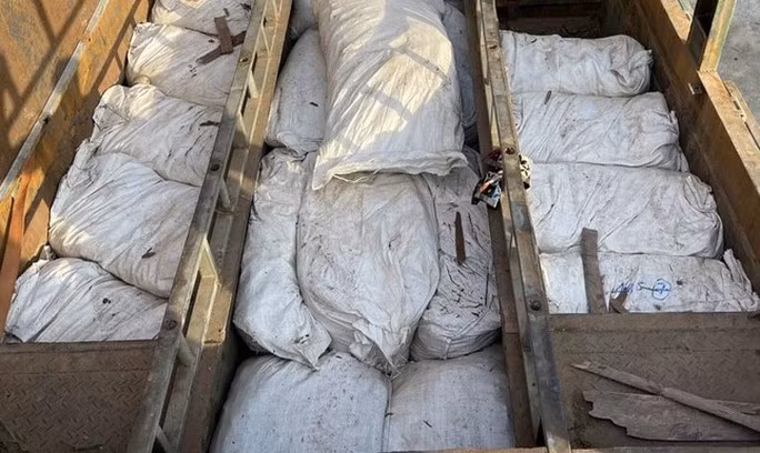 Hầm bí mật được thiết kế trên xe ôtô. Ảnh: Công an cung cấp