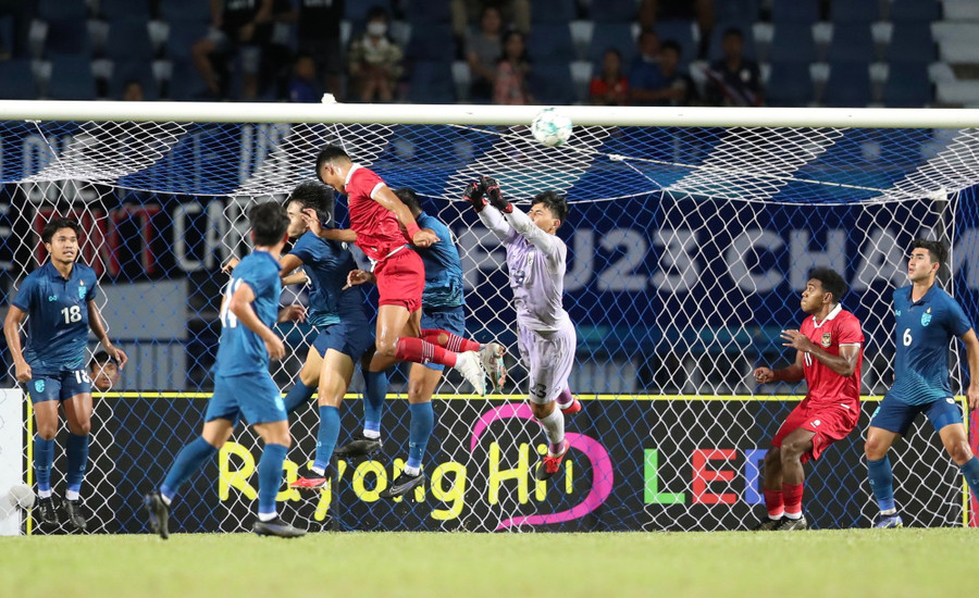 Đội tuyển U.23 Indonesia đang thành công với thứ vũ khí ném biên khét tiếng Đội tuyển U.23 Indonesia đang thành công với thứ vũ khí ném biên khét tiếng. Ảnh: Phúc Thắng