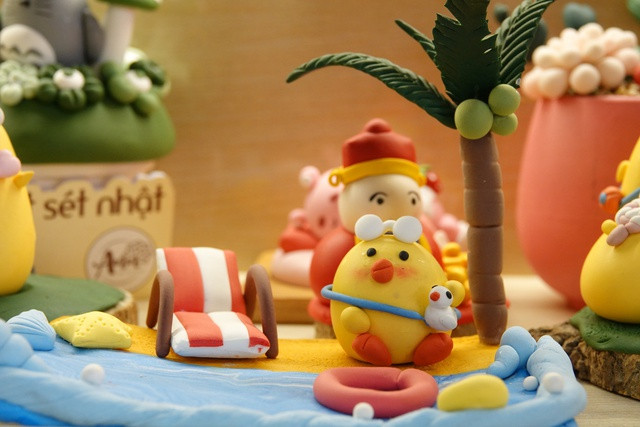 ‘Biến hóa’ đất sét, thu nhập hàng chục mỗi tháng - Ảnh 5. Một tiểu cảnh hoạt hình theo đơn hàng của khách. Ảnh: Duy Tân