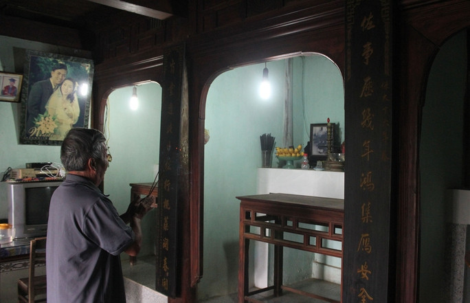 Làng cổ bên dòng Phước Giang - Ảnh 5. Bên trong ngôi nhà cổ của dòng họ Nguyễn Văn ở làng Lâm Sơn.