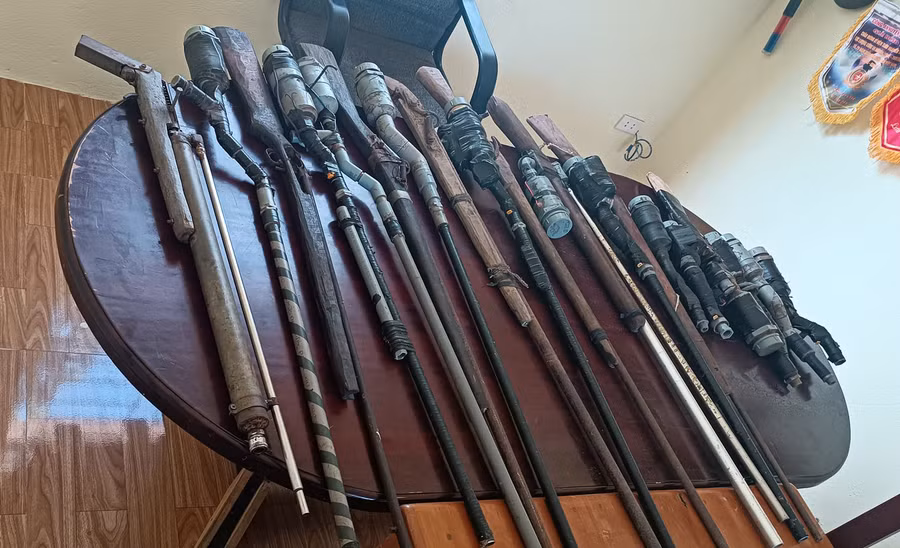 Số vũ khí vật liệu nổ được người dân giao nộp. Ảnh: Hà Phương