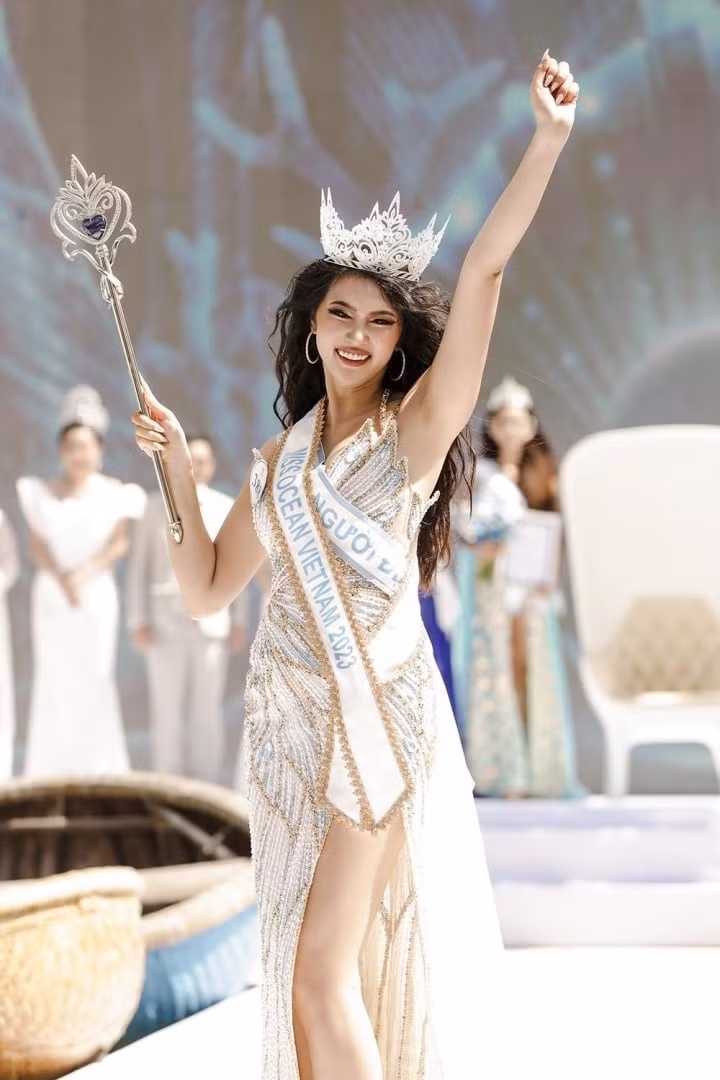 Trần Thị Thu Uyên đăng quang Hoa hậu Đại dương Việt Nam 2023.
