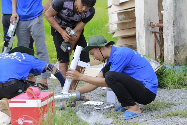 Bạn trẻ Bình Dương thực hiện công trình Thắp sáng đường quê tại xã vùng biên Ea Bar (huyện Buôn Đôn, tỉnh Đắk Lắk) Bạn trẻ Bình Dương thực hiện công trình Thắp sáng đường quê tại xã vùng biên Ea Bar (huyện Buôn Đôn, tỉnh Đắk Lắk)