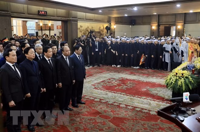 Thủ tướng Phạm Minh Chính, các lãnh đạo, nguyên lãnh đạo Đảng, Nhà nước và gia quyến tại Lễ Truy điệu Phó Thủ tướng Lê Văn Thành. Ảnh: Lâm Khánh/TTXVN