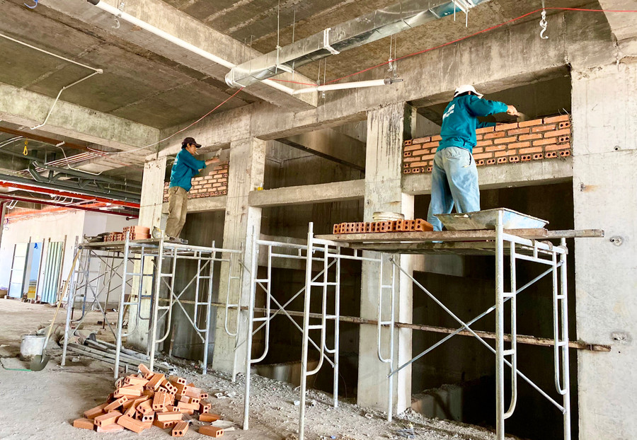 Giá cát hiện đã tăng 30-40% so với thời điểm cuối năm ngoái gây khó khăn cho người dân, doanh nghiệp khi xây dựng các công trình. Ảnh: Vũ Thảo