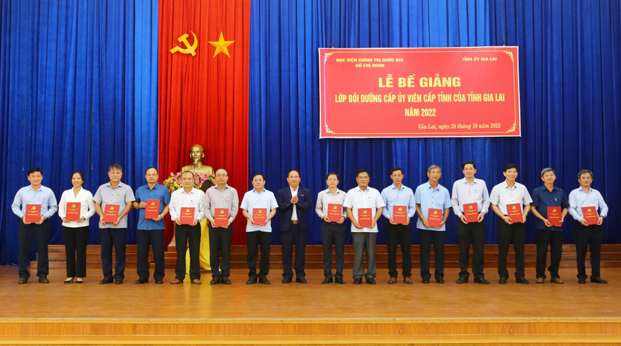 Năm 2022, Tỉnh ủy đã tổ chức 1 lớp bồi dưỡng cấp ủy viên cấp tỉnh. Ảnh: Phương Dung Năm 2022, Tỉnh ủy đã tổ chức 1 lớp bồi dưỡng cấp ủy viên cấp tỉnh. Ảnh: Phương Dung